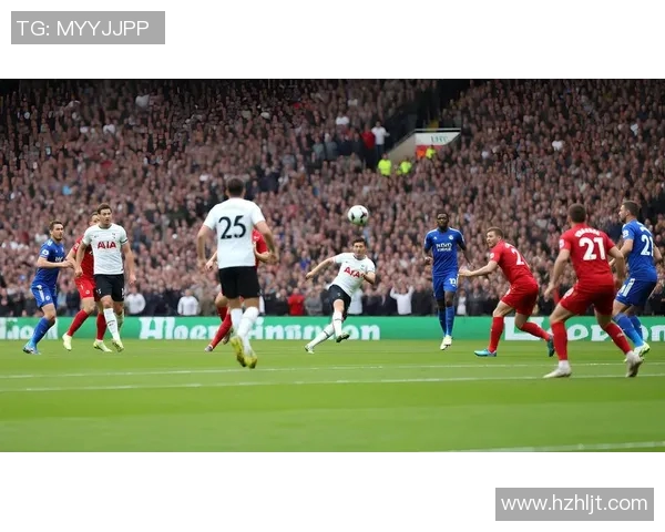 在绿茵场上挥洒汗水与激情打足球带给我们的快乐与成长